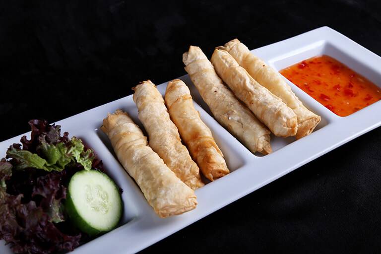Sigara böreği (Turkish cheese rolls)