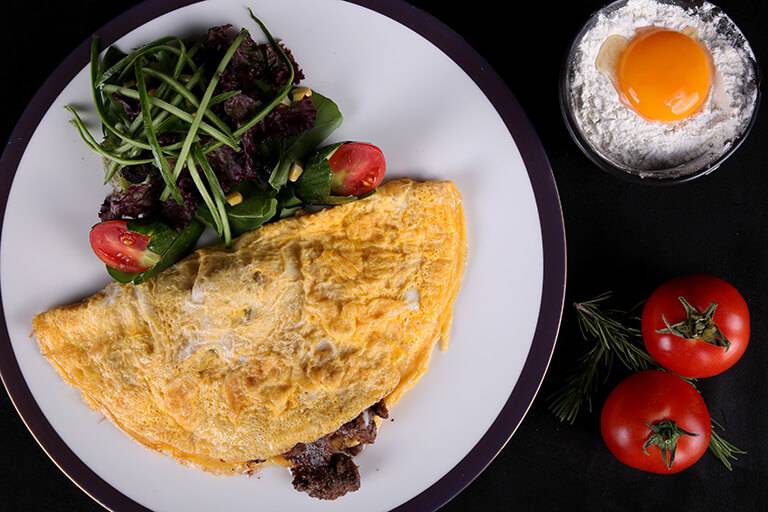 Omelet with kavurma