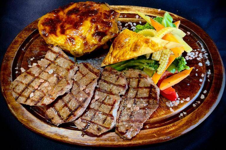 Dana lokum (beef tenderloin)