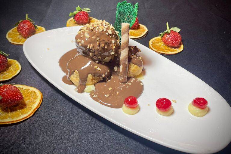 Arya Profiterole