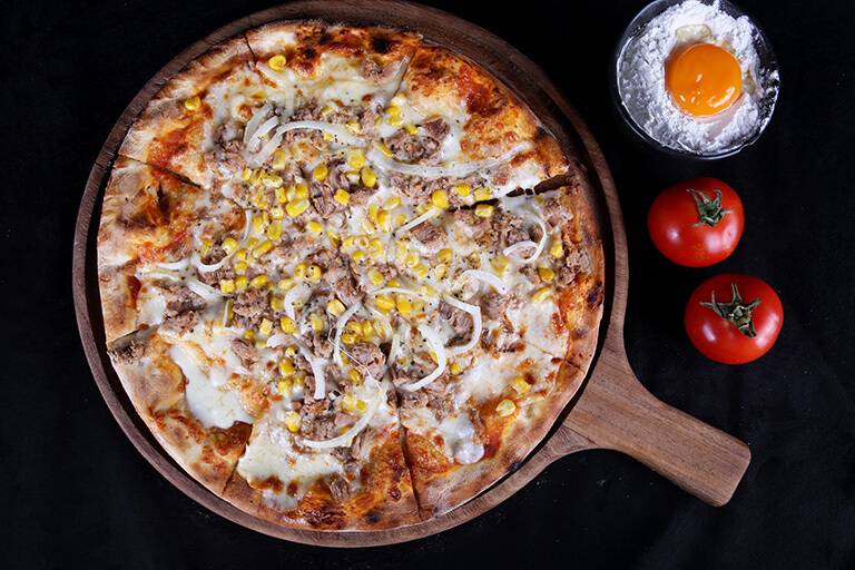 Tuna pizza