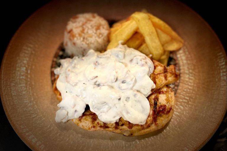Chicken with mushroom sauce