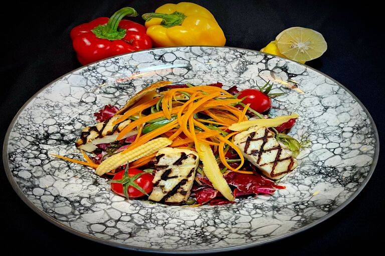 Halloumi salad