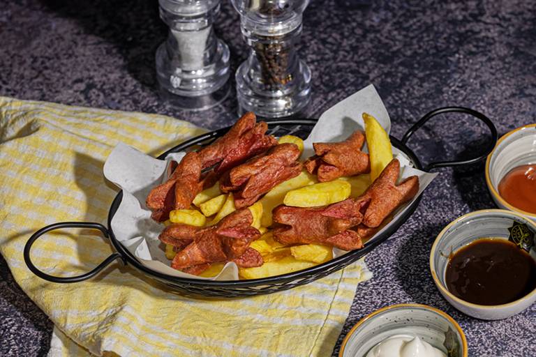 Sausage basket with fries