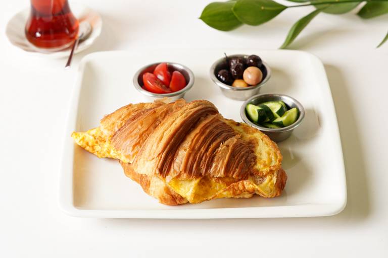 Croissant omelette