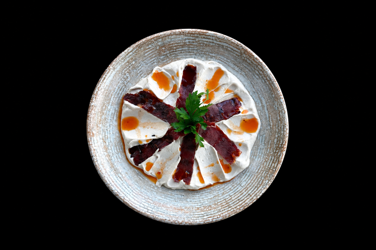 Hummus with pastırma