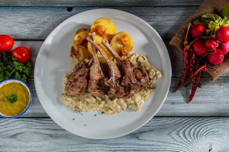 Lamb Chops (250 g) with Caramelized-Onion Baby Potatoes and Beğendi