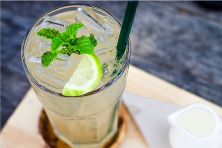 Sparkling mineral water with freshly squeezed lemon