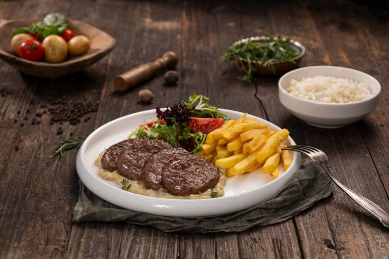 Köfte with aubergine beğendi