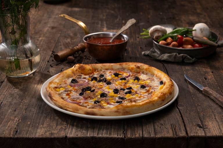 Tuna pizza