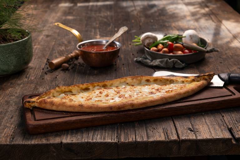 Kaşar cheese pide