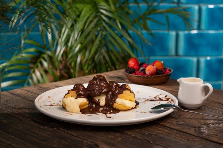 Chocolate profiteroles