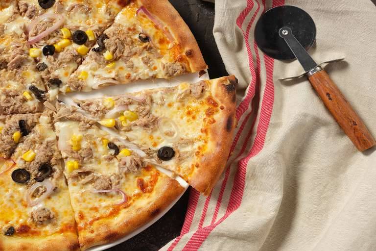 Tuna pizza