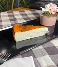 San Sebastián cheesecake with Belgian milk chocolate sauce