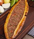 Kuşbaşılı pide (pide with diced meat)