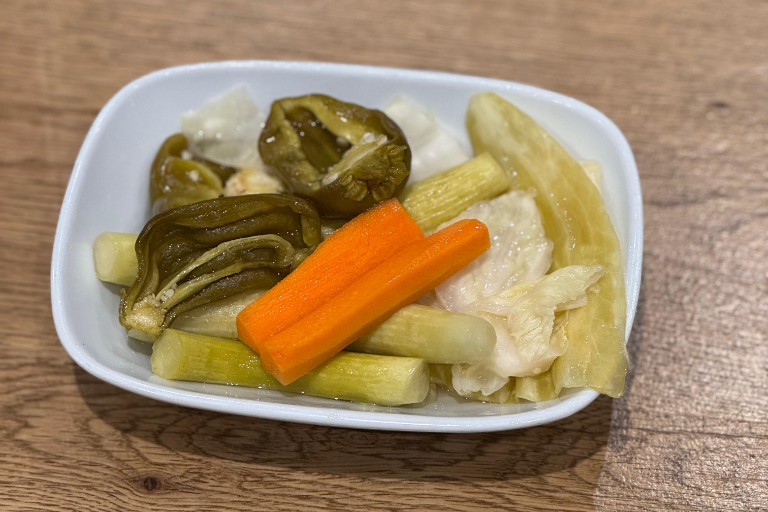 Acur and isot pepper pickle
