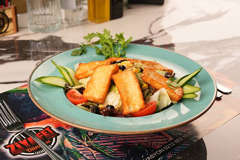 Halloumi cheese salad
