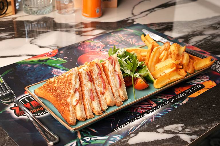 Beef kavurma and kaşar cheese toast