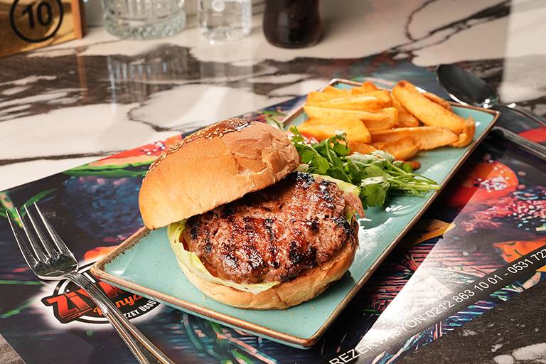 Classic hamburger plate