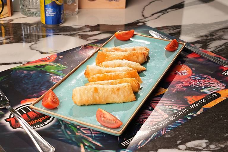 Sigara böreği (Turkish cheese rolls)