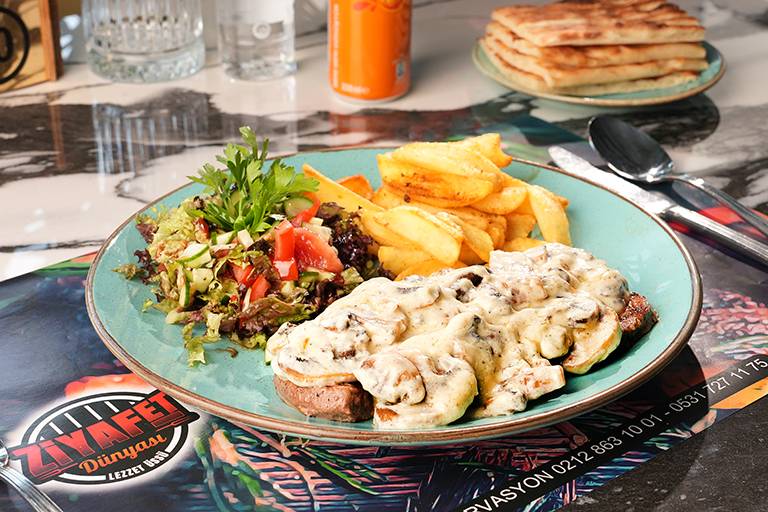 Beef tenderloin with mushroom sauce (200 g)