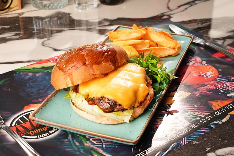 Cheeseburger plate