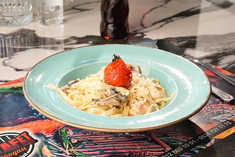 Fettuccine Alfredo